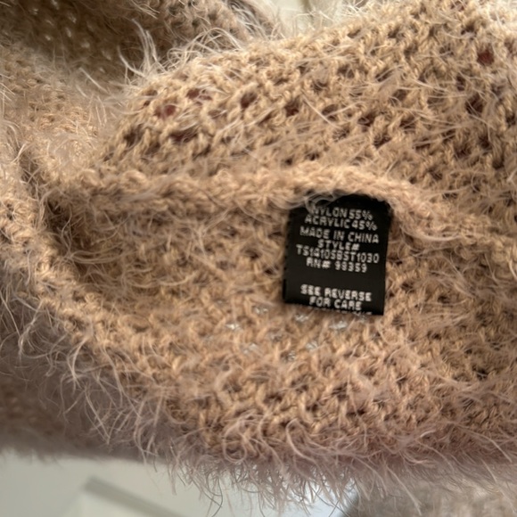 Like new Love ❤️ Blind long fuzzy sweater taupe medium - Picture 5 of 5